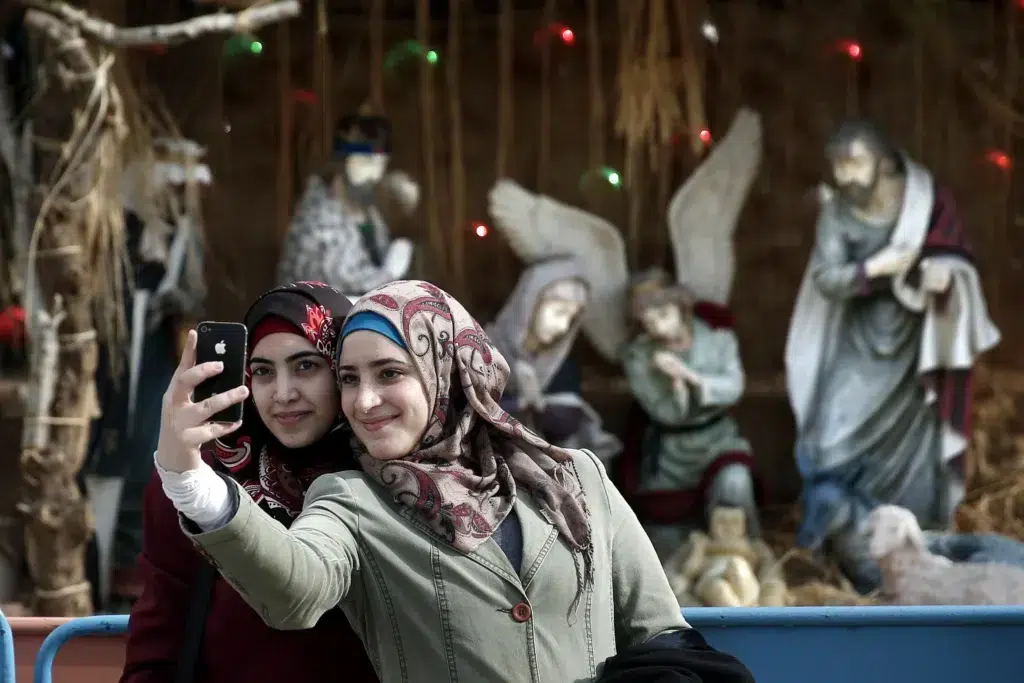 SikhoAI Muslim and Christain Girls photos