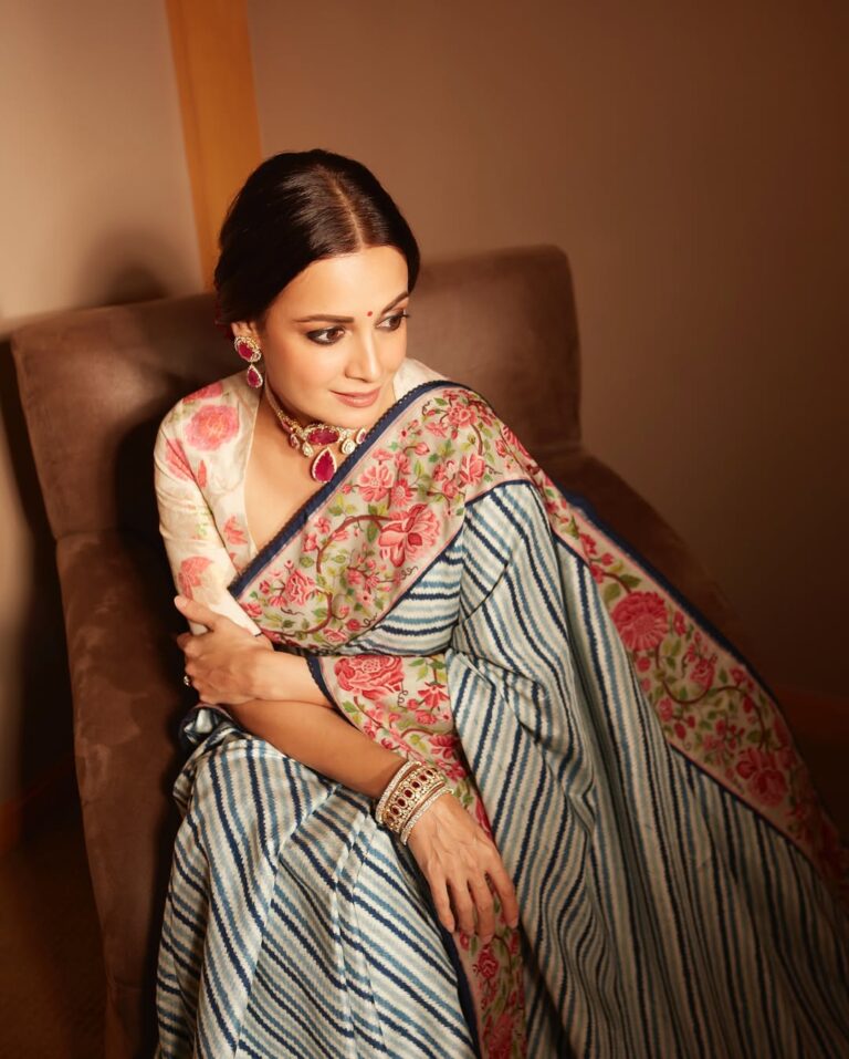 Dia Mirza in a sleek saree styled for a tall, slim desi It Girl look with perfect draping